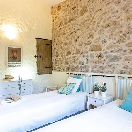 Villa Podere Santa Francesca 16&2 *