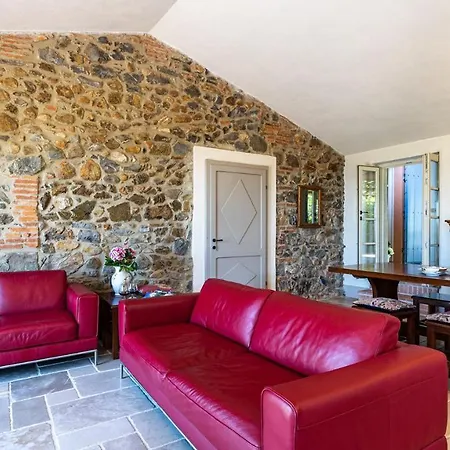Villa Podere Santa Francesca 16&2 *