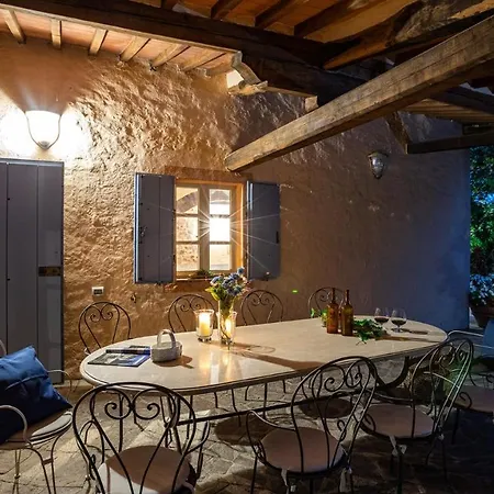 Villa Podere Santa Francesca 16&2 *