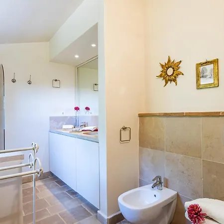 Villa Podere Santa Francesca 16&2 *